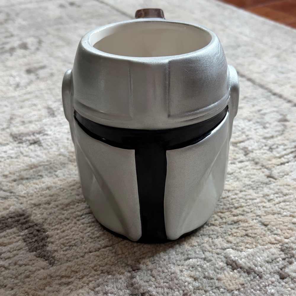 Silver Helmet Ceramic Mug — Sci‑Fi Inspired Drinkware